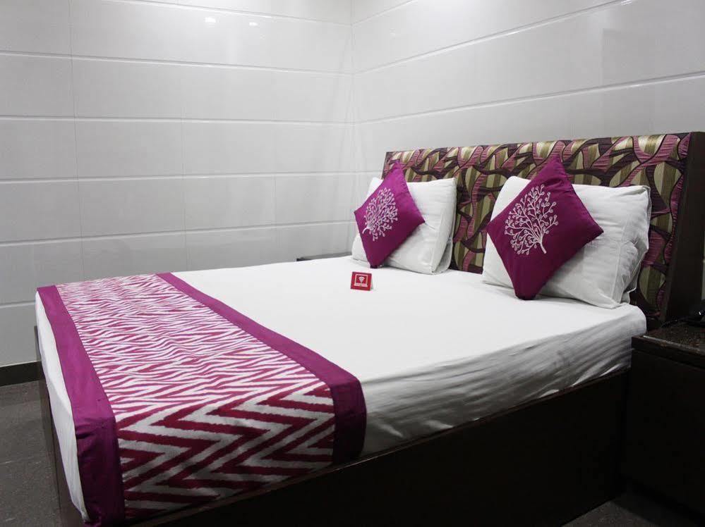 Oyo 2705 Hotel Preet Palace New Delhi Luaran gambar