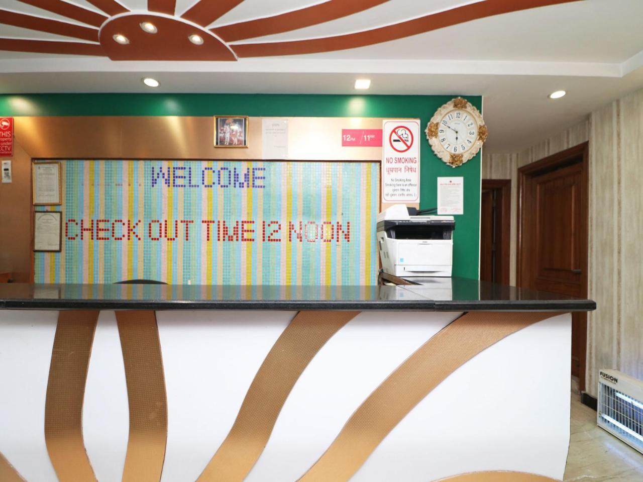 Oyo 2705 Hotel Preet Palace New Delhi Luaran gambar